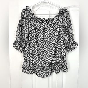 The Limited off shoulder black white textured blouse like new